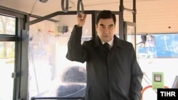 Prezident G.Berdimuhamedow awtobusy synagdan gecirvqr.