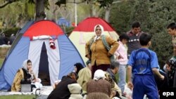 نیروی انتظامی می گوید: در مبارزه با «بدحجابی» در پارک ها و تفريحگاه ها از ۱۰۰ پليس زن نيز استفاده می شود.