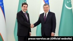 Türkmenistanyň prezidenti Gurbanguly Berdimuhamedow we Özbegistanyň prezidenti Şawkat Mirziýoýew