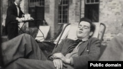 Гай Берджесс, 1932