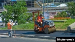 Як стверджує прем’єр-міністр Володимир Гройсман, одним із пріоритетів бюджету на 2018 рік буде продовження будівництва доріг