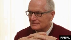 Гэрт-Генрых Арэнс — кіраўнік місіі назіральнікаў Бюро дэмакратычных інстытутаў і правоў чалавека (БДІПЧ) 