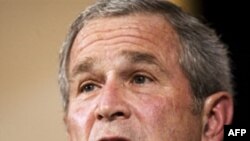 بوش می گوید که این فرصتی برای آمریکایی ها است تا به مردم مسلمان علاقه خود را برای ادامه دوستی و گفت وگوی محترمانه نشان دهند.