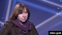 سوِتلانا آلِکسیِویچ پس از سال‌ها تبعید اکنون مقیم بلاروس است