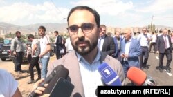 Փոխվարչապետ Տիգրան Ավինյանը զրուցում է լրագրողների հետ, Հրազդան, 25-ը օգոստոսի, 2018 թ․ 