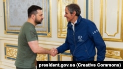 Վլադիմիր Զելենսկին Կիևում ողջունում է ԱԷՄԳ-ի տնօրեն Ռաֆայել Գրոսսիին 