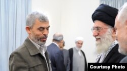 Мохаммад Сінвар міг очолити бойовиків у Секторі Гази після загибелі свого старшого брата Ях'ї Сінвара (ліворуч на фото)