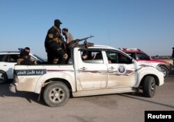 Служители на сирийската армия пътуват към Латакия, за да се включат в борбата срещу бойците, подкрепящи сваления лидер на Сирия Башар Асад, 7 март 2025 г.