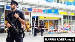 Գերմանիա - Ոստիկանությունը հատուկ գործողության ժամանակ, արխիվ