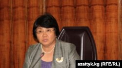 Иқтисодий бўҳрон Роза Ўтунбаева ҳукуматини "аввал иқтисод, кейин сиёсат" қабилида иш тутишга мажбур қилмоқда.