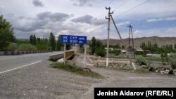Кыргыз-тажик чек арасындагы Ак-Сай аймагынын Көк-Таш айылы. 9-май, 2020-жыл.