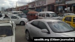 Пробки на одной из улиц в Ферганской области.