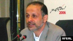 اکبر گنجی از سیاست خارجی دولت ایران انتقاد کرد وخواهان مذاکره مستقیم میان ایران وآمریکا شد