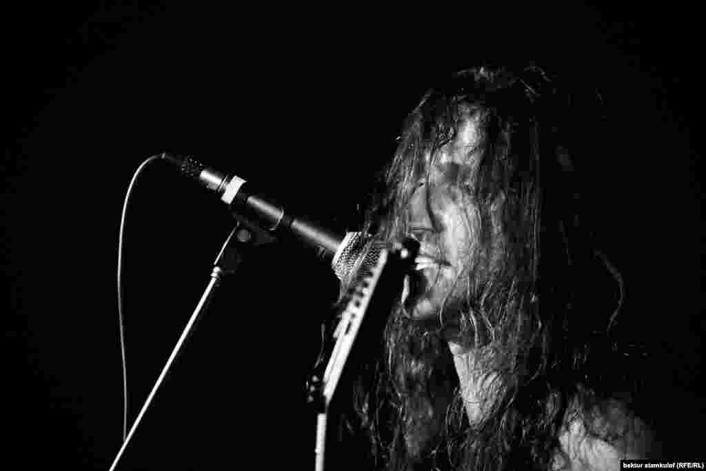 Ektomorf остаются верными своему стилю и продолжают радовать многочисленных фанатов по всему миру взрывной смесью энергичных рифов и самобытных цыганских мотивов, пишут организаторы.&nbsp;