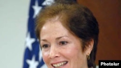 Чрезвычайный и Полномочный посол США в Армении Мари Йованович 