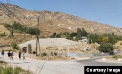 Место, где бывший комбинат «Союзмышьяк» захоронил около 40 тыс. тонн отходов, содержащих мышьяк. Ташкентская область. Фото sreda.uz