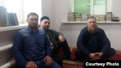 Ачлык тотучылар, сулдан: Сурски имамы Юсеф Бибарсов, Урта Әләзән имамы Али Кленков һәм Индерка имамы Рушан Сайганов
