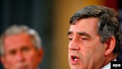 نخست وزیر بریتانیا در جریان دیدار خود با جرج بوش گفته بود که اتحادیه اروپا روند تحریم های جدید را با هدف ضربه زدن به صادرات نفت و گاز ایران آغاز خواهد کرد.(عکس: EPA)