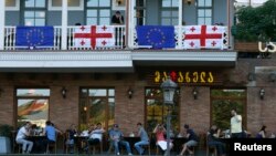 Большую роль в проведении демократических реформ в стране играют обязательства Тбилиси перед тем же Евросоюзом