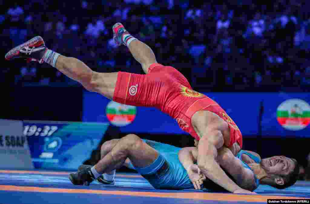 Тынар Шаршенбеков в схватке за третье место проиграл казахстанскому борцу Алмату Кебиспаеву.