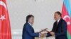 Президенты Азербайджана и Турции Ильхам Алиев и Абдулла Гюль во вермя подписания договора о сотрудничестве. Баку, 16 августа 2010 г.  
