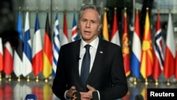 За його словам, це критично важливо, «тому що навіть з грошима, навіть з боєприпасами, на фронті мають бути люди, щоб протистояти російській агресії».