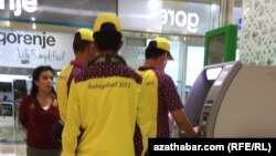 Банкоматы в торговом центре "Беркарар", Ашхабад (Иллюстрация)   