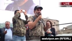 Никол Пашинян на митинге в Иджеване, 28 апреля  2018 г.