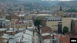 Crkve i džamije na panorami Sarajeva, ilustracija