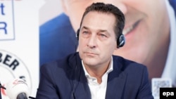 Austrian Freedom Party (FPOE) leader Heinz-Christian Strache renewed his call to lift "damaging and pointless international sanctions" against Russia over its actions in Ukraine.