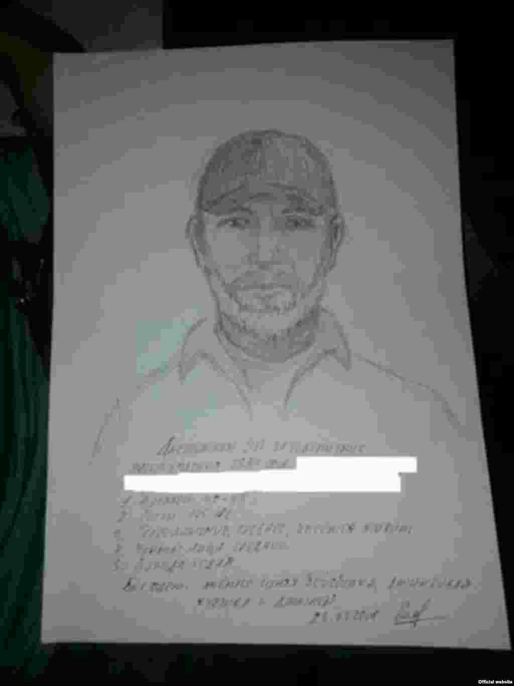 Поліція склала фоторобот підозрюваного у вбивстві Аркадія Бабченка.&nbsp;Як вказано на фотороботі, вік підозрюваного 40-45 років, зріст 175-180 см, середньої статури. Має сиву бороду. Стрілок був одягнений у темно-синю бейсболку, джинсову куртку і джинси.&nbsp;