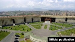 Здание Министерства обороны Армении в Ереване (архив)