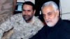 وسام حسن الطویل (چپ) در کنار قاسم سلیمانی، فرمانده سابق نیروی قدس سپاه پاسداران