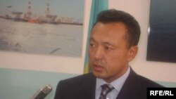 Министр нефти и газа Сауат Мынбаев. Атырау, 18 сентября 2008 года.