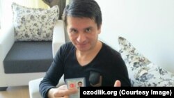 В 2015 году Абдулазиз Каримов покинул Узбекистан и год спустя получил гражданство Турции.