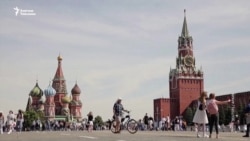 Орусия мигранттарды телефондөн көзөмөлдөйт