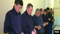 10-15 ýyl aralygynda iş kesilen ozalky emeldarlar. Türkmen TW-sinden alnan surat. 