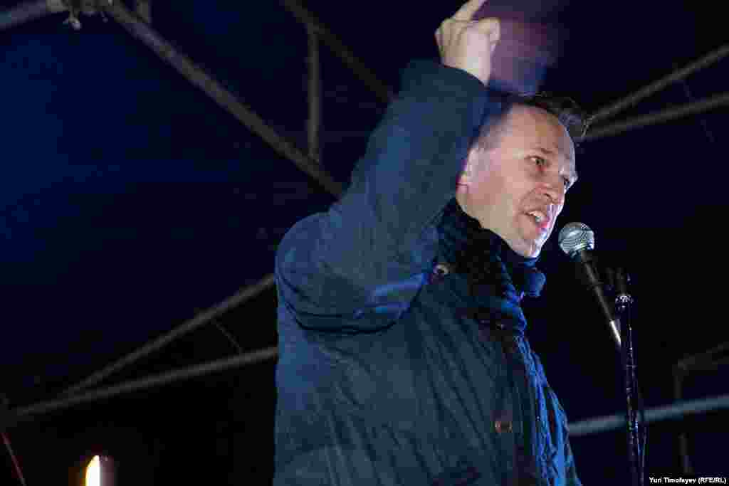 Дүшәмбе кичендә Мәскәүдә &quot;Сезнең сайлаулар &ndash; фарс!&quot; дигән каршылык чарасы үтте. &quot;Солидарность&quot; (&quot;Теләктәшлек&quot;) хәрәкәте оештырган чарада меңнәрчә кеше катнашты.