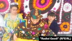 Кӯлоб. Бозори гулбаст серхаридор аст