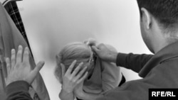 Gazak resmileri statistik maglumatlara esaslanyp, Gazagystanda her ýyl çagalara garşy 2 müňden gowrak jenaýatyň edilýändigini aýdýarlar.