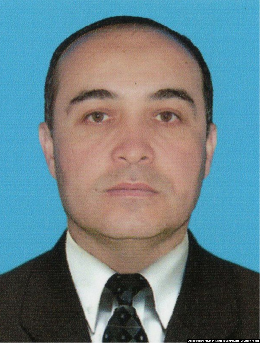 Фахриддин Тиллаев с 2005 года выступал в защиту прав трудящихся на юго-востоке Узбекистана. В 2014 году он был арестован. Сообщается, что силовики загоняли ему иглы под ногти на руках и ногах, чтобы заставить признаться в причастности к торговле людьми. Он отбывает восьмилетний срок в тюрьме Навои.&nbsp; 