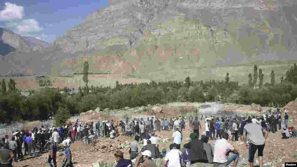 Хорог. Похороны жертв военных действий, 26 июля