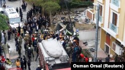 Це вже друге падіння вертольота в Стамбулі протягом останніх трьох місяців. На фото: ліквідація наслідків попередньої аварії 26 листопада 2018 року