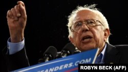 با آن‌که برنی سندرز نامزد نهایی حزب دموکرات نخواهد بود، اما هنوز از هیلاری کلینتون حمایت رسمی و تاییدآمیز نکرده است