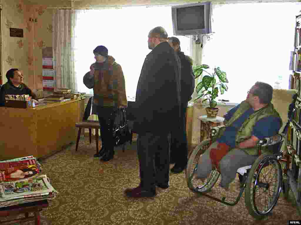 Сябры БХД завезьлі ў віцебскі дзіцячы прытулак і гарадзкі дом-інтэрнат для састарэлых і інвалідаў некалькі соцень кніг - Сябры БХД завезьлі ў віцебскі дзіцячы прытулак і гарадзкі дом-інтэрнат для састарэлых і інвалідаў некалькі соцень кніг