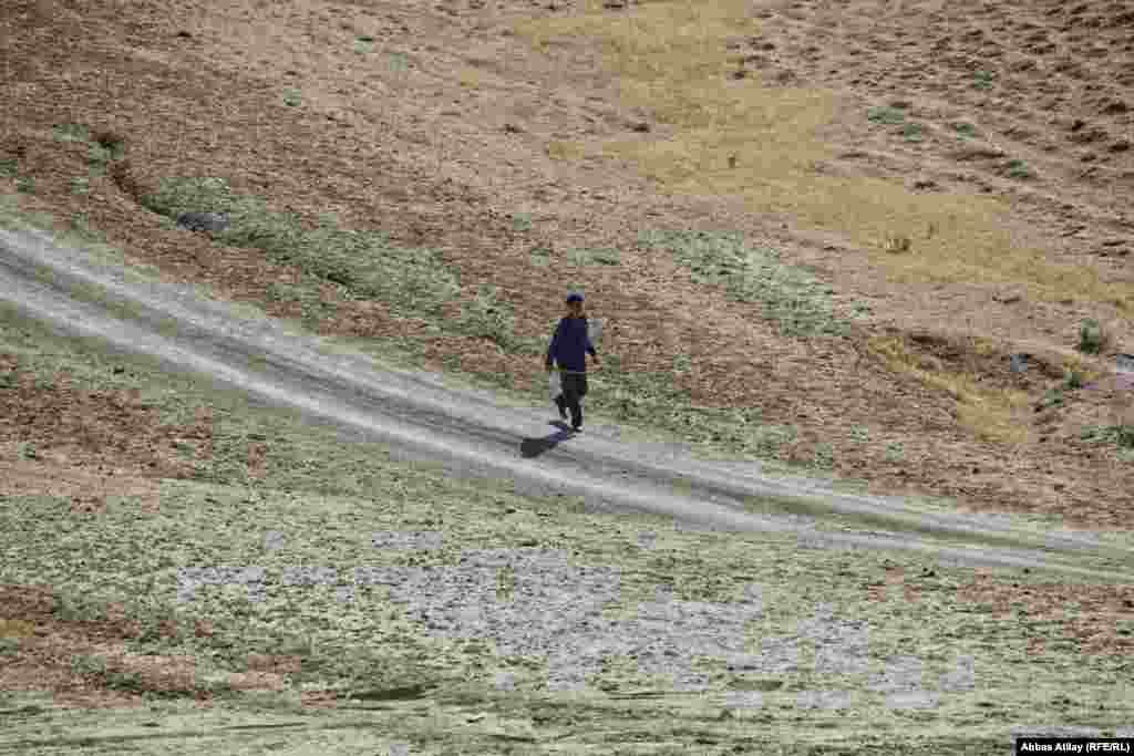 Kəndin əsas problemləri içməli su və yoldur.