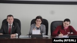 Альберт Максютов, Римма Үтәшева, Алсу Гайсина утырыш вакытында