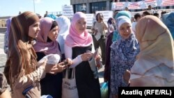 Кайбер мөслимәләр җәмгыятьтә үзләрен чит итеп хис итә