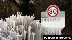 Лютий у снігу: засипані снігом міста Європи – фоторепортаж