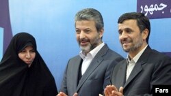 کامران دانشجو (وسط) همراه با محمود احمدی‌نژاد و مرضیه وحید دستجردی